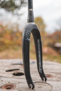 Vidlice F18 Carbon Tapered 1-1/8" Bombshell